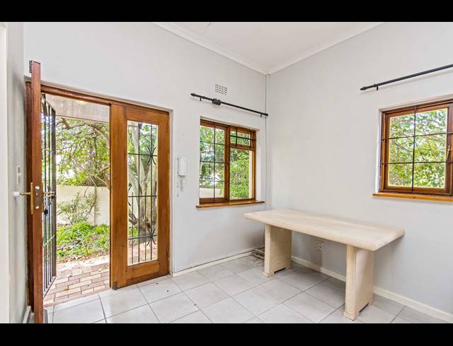 2 BEDROOM APARTMENT TO LET IN GALLO MANOR